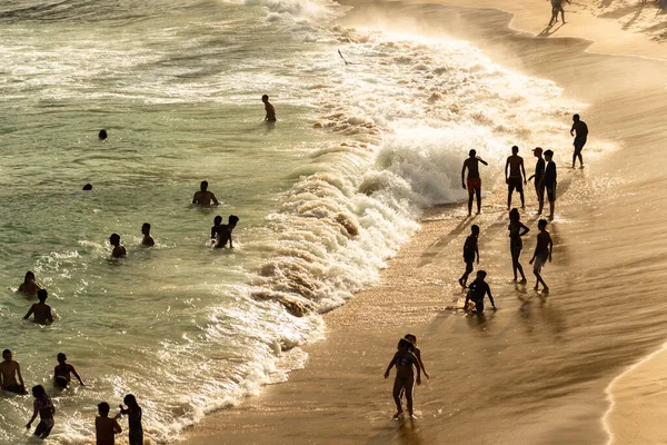 Salvador Bahia Brasil Agosto 2021 Gran Grupo Personas Playa Paciencia — Foto de Stock