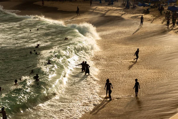 Salvador Bahia Brasil Agosto 2021 Grande Grupo Pessoas Praia Paciência — Fotografia de Stock