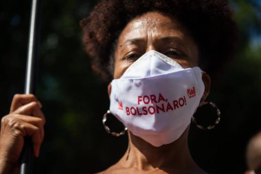 Salvador, Bahia, Brezilya - 29 Mayıs 2021: protestocular Salvador kentinde Başkan Jair Bolsonaro hükümetini protesto ettiler.
