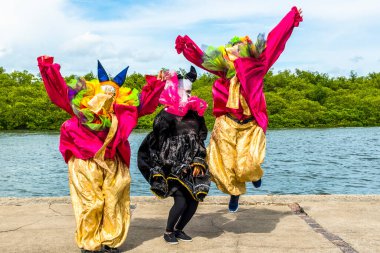 Maragogipe, Bahia, Brezilya - 04 Mart 2019: Carnaval de Maragojipe Brezilya 'nın Bahia eyaletinin Maragogipe şehrinde her yıl düzenlenen geleneksel bir karnaval festivali..
