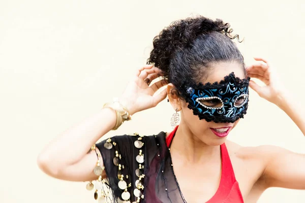 Retrato Una Mujer Con Máscara Carnaval Venecia Sobre Fondo Claro — Foto de Stock