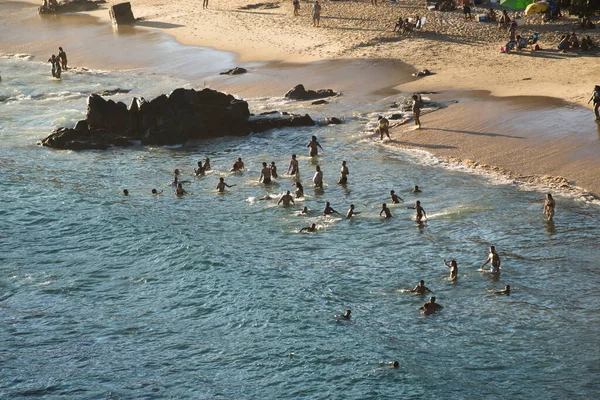 Salvador Bahia Brazylia Września 2021 Duża Grupa Ludzi Plaży Słoneczny — Zdjęcie stockowe