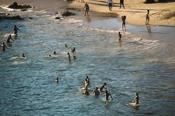 Salvador Bahia Brazílie Září 2021 Velká Skupina Lidí Pláži Jasného — Stock fotografie