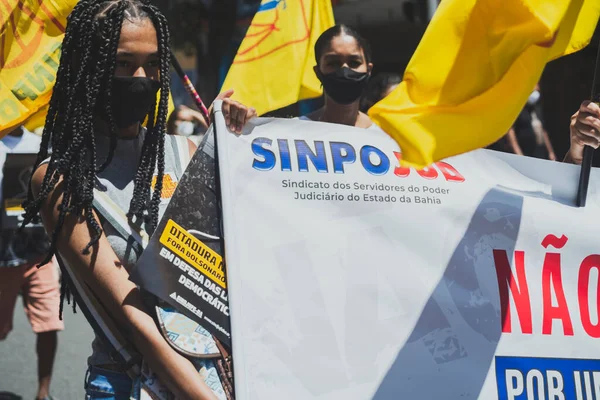 ブラジル バヒア州サルバドール 2021年9月7日 ブラジル人は バヒア州サルバドール市のJair Bolsonaro大統領の政府に対するバナーやポスターで抗議する — ストック写真