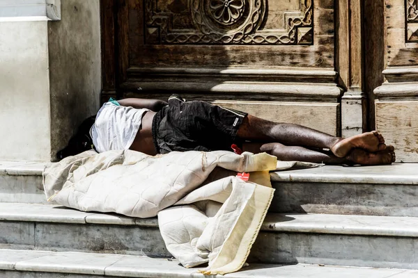 Salvador Bahia Brasilien Januari 2015 Hemlös Man Sover Vid Dörren — Stockfoto