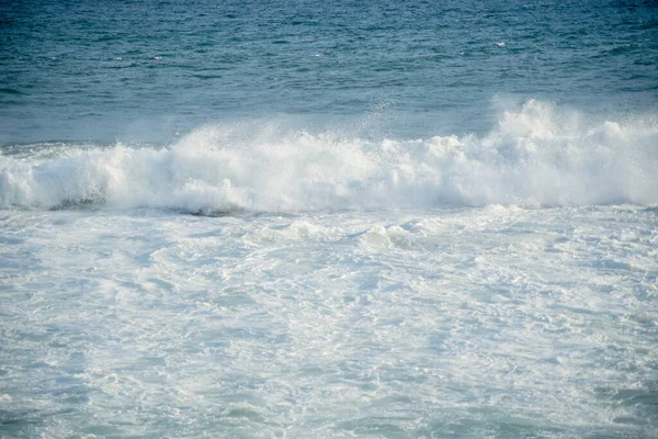 Ondas Médias Cair Praia Salvador Bahia Brasil — Fotografia de Stock