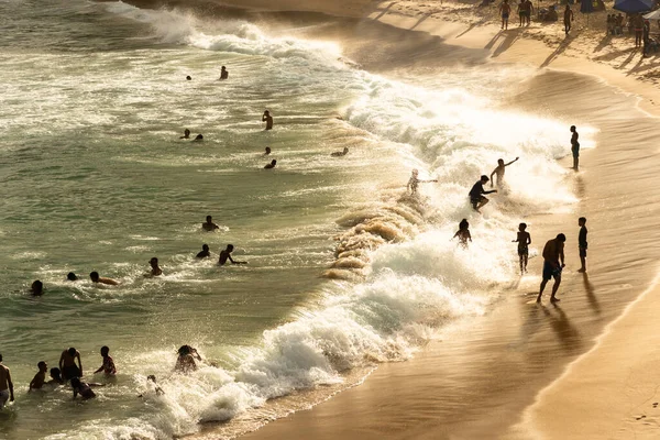 Salvador Bahia Brasil Agosto 2021 Grande Grupo Pessoas Praia Paciência — Fotografia de Stock