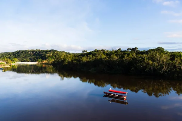 Boot Stoppte Auf Dem Fluss Vor Waldhintergrund Nilo Pecanha Bahia — Stockfoto