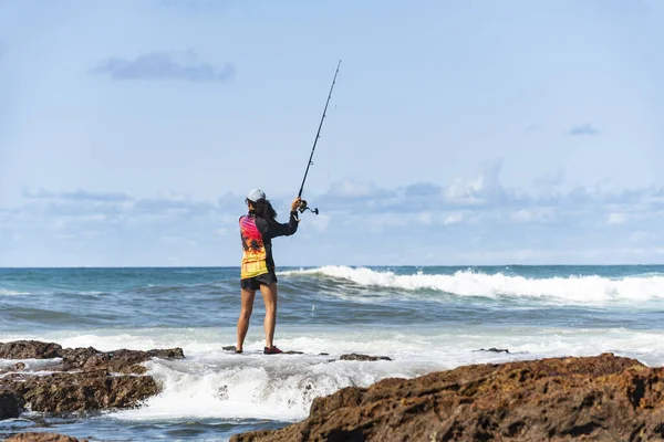 Salvador Bahia Brasilien Oktober 2021 Fischerfrau Mit Angelrute Berühmten Rio — Stockfoto