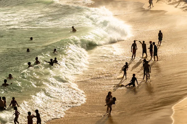 Salvador Bahia Brasil Agosto 2021 Grande Grupo Pessoas Praia Paciência — Fotografia de Stock