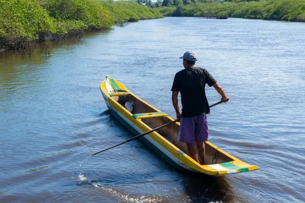 Maragogipinho Bahia Brésil Juin 2018 Pêcheur Debout Canot Pagayant Pour — Photo