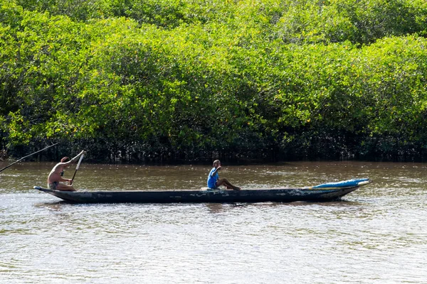 Maragogipinho Bahia Brésil Juin 2018 Deux Pêcheurs Assis Canot Pagayant — Photo