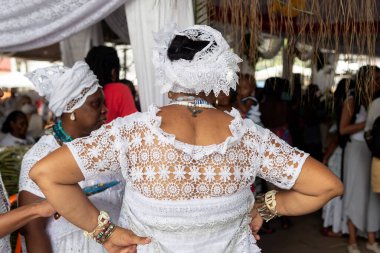  Brezilya 'nın Bahia kentindeki Santo Amaro da Purificao kentindeki bir terreiro' da dini bir kutlama sırasında Candomble dininin üyeleri görülüyor..