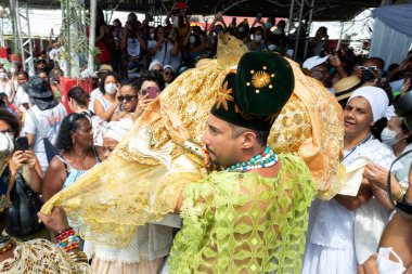  Brezilya 'nın Bahia kentindeki Santo Amaro da Purificao kentindeki bir terreiro' da dini bir kutlama sırasında Candomble dininin üyeleri görülüyor..