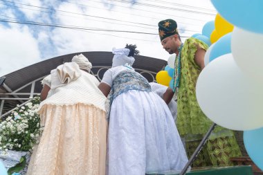  Brezilya 'nın Bahia kentindeki Santo Amaro da Purificao kentindeki bir terreiro' da dini bir kutlama sırasında Candomble dininin üyeleri görülüyor..