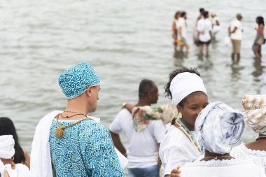  Brezilya 'nın Bahia kentindeki Santo Amaro da Purificao kentindeki bir terreiro' da dini bir kutlama sırasında Candomble dininin üyeleri görülüyor..