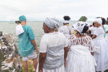  Brezilya 'nın Bahia kentindeki Santo Amaro da Purificao kentindeki bir terreiro' da dini bir kutlama sırasında Candomble dininin üyeleri görülüyor..