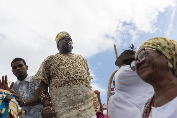  Brezilya 'nın Bahia kentindeki Santo Amaro da Purificao kentindeki bir terreiro' da dini bir kutlama sırasında Candomble dininin üyeleri görülüyor..