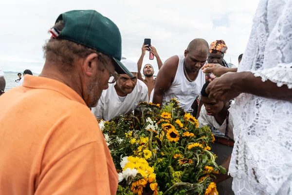  Brezilya 'nın Bahia kentindeki Santo Amaro da Purificao kentindeki bir terreiro' da dini bir kutlama sırasında Candomble dininin üyeleri görülüyor..