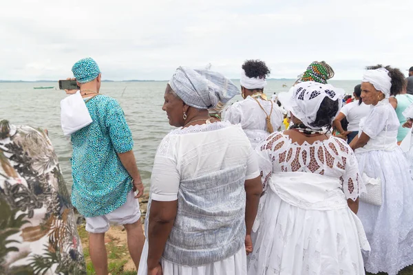  Brezilya 'nın Bahia kentindeki Santo Amaro da Purificao kentindeki bir terreiro' da dini bir kutlama sırasında Candomble dininin üyeleri görülüyor..