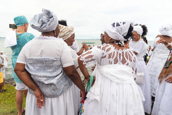 Brezilya 'nın Bahia kentindeki Santo Amaro da Purificao kentindeki bir terreiro' da dini bir kutlama sırasında Candomble dininin üyeleri görülüyor..