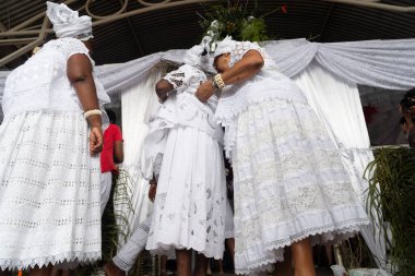 Brezilya 'nın Bahia kentindeki Santo Amaro da Purificao kentindeki bir terreiro' da dini bir kutlama sırasında Candomble dininin üyeleri görülüyor..
