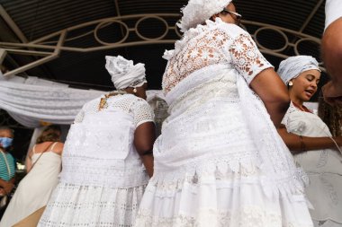 Brezilya 'nın Bahia kentindeki Santo Amaro da Purificao kentindeki bir terreiro' da dini bir kutlama sırasında Candomble dininin üyeleri görülüyor..