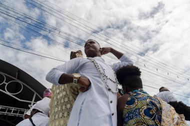 Brezilya 'nın Bahia kentindeki Santo Amaro da Purificao kentindeki bir terreiro' da dini bir kutlama sırasında Candomble dininin üyeleri görülüyor..
