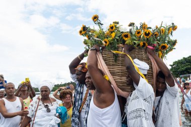 Brezilya 'nın Bahia kentindeki Santo Amaro da Purificao kentindeki bir terreiro' da dini bir kutlama sırasında Candomble dininin üyeleri görülüyor..