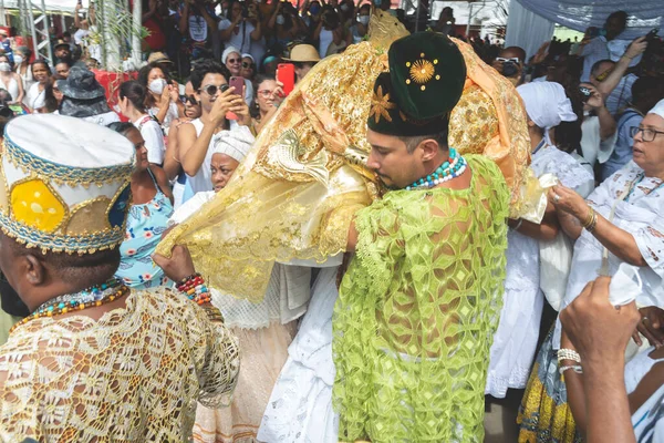 Brezilya 'nın Bahia kentindeki Santo Amaro da Purificao kentindeki bir terreiro' da dini bir kutlama sırasında Candomble dininin üyeleri görülüyor..