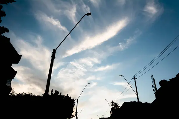 Gebäudesilhouette Masten Und Drähte Gegen Dramatischen Sonnenuntergang Stadt Salvador Bahia — Stockfoto