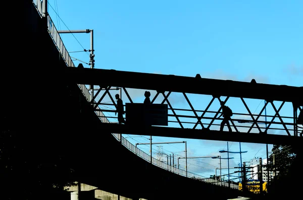 Salvador Bahía Brasil Enero 2015 Peatones Silueta Caminando Por Pasarela — Foto de Stock