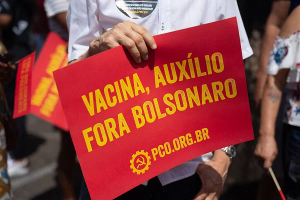ブラジルのバヒア州サルバドール 2021年10月2日 ブラジル人はサルバドール市のJair Bolsonaro大統領に対してバナーやポスターで抗議する — ストック写真