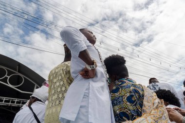 Brezilya 'nın Bahia kentindeki Santo Amaro da Purificacao kentindeki bir terreiro' da dini bir kutlama sırasında Candomble dininin üyeleri görülüyor..