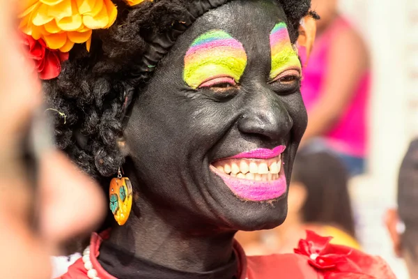 ブラジル バヒア州サルバドール2015年7月2日 サルバドールのラピナ地区で開催されたバヒア独立パレードでは 人々が見られます — ストック写真