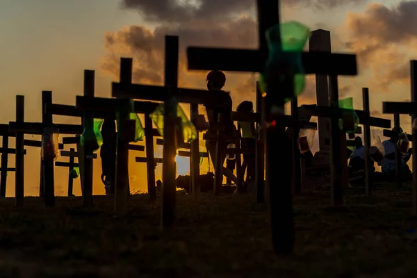 Сальвадор Баїя Бразилія Жовтня 2021 Силует Людей Хрестів Зафіксований Землі — стокове фото