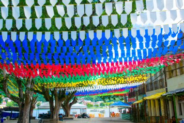 Cachoeira, Bahia, Brezilya - 26 Haziran 2019: Sao Joao partisi için şehir dekorasyonu, Cachoeira şehri, Bahia.