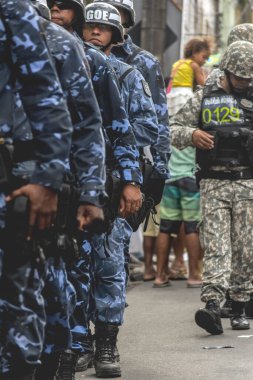 Salvador, Bahia, Brezilya - 2 Temmuz 2015: Salvador 'daki Lapinha Mahallesi' nde düzenlenen Bahia bağımsızlık geçidi sırasında askeri personel görüldü.