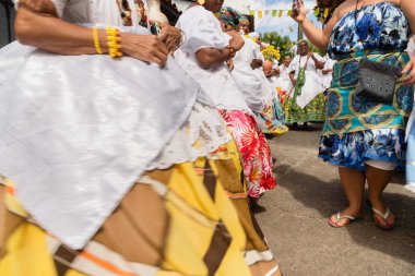 Saubara, Bahia, Brezilya - 12 Haziran 2020: Candomble üyeleri Saubara 'nın Bom Jesus dos Pobre ilçesindeki dini festivalde dans edip şarkı söylüyorlar.