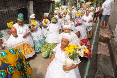 Saubara, Bahia, Brezilya - 12 Haziran 2020: Candomble üyeleri Saubara 'nın Bom Jesus dos Pobre ilçesindeki dini festivalde dans edip şarkı söylüyorlar.