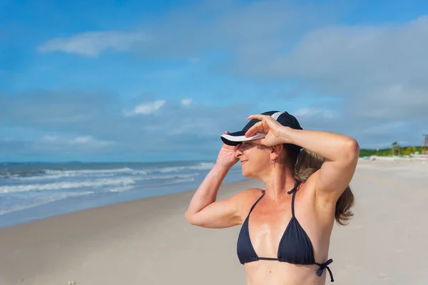 Retrato Mujer Bikini Negro Contra Playa Cielo Azul Valenca Bahia —  Fotos de Stock