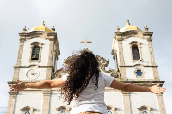 Porträtt Kvinna Med Ryggen Mot Kyrkan Salvador Bahia Brasilien — Stockfoto