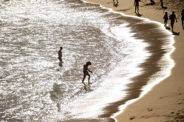Salvador Bahia Brasil Noviembre 2021 Personas Caminando Por Playa Paciencia — Foto de Stock