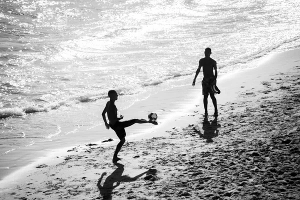 Сальвадор Бахия Бразилия Ноября 2021 Года Люди Играют Пляжный Футбол — стоковое фото