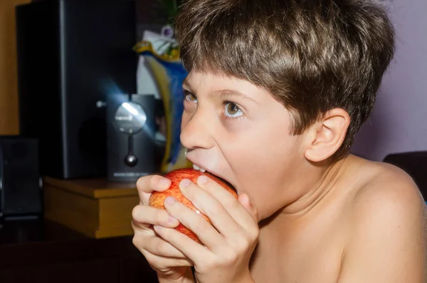 Child Eating Red Apple Home Salvador Bahia Brazil — Foto Stock
