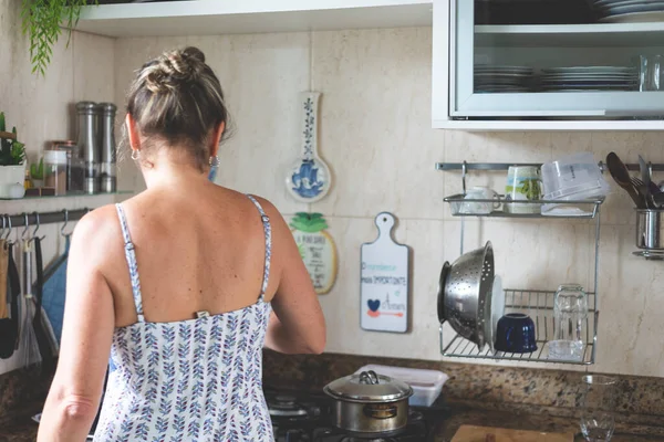 Young Woman Back Making Food Kitchen — Fotografia de Stock