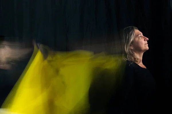 Time Lapse View Woman Moving Rag Long Exposure Motion Blur — Foto de Stock