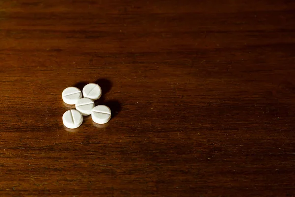 Simple Pile White Pills Medicines Pills Stacked Brown Background Medical — Fotografia de Stock