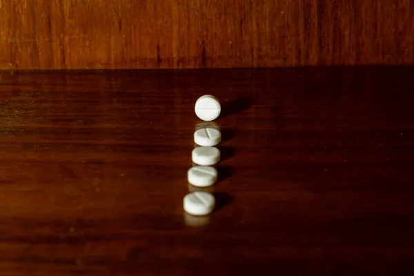 Simple Pile White Pills Medicines Pills Stacked Brown Background Medical — ストック写真