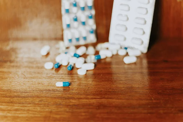 Simple Pile White Blue Pills Medicines Pills Stacked Brown Background — Foto Stock
